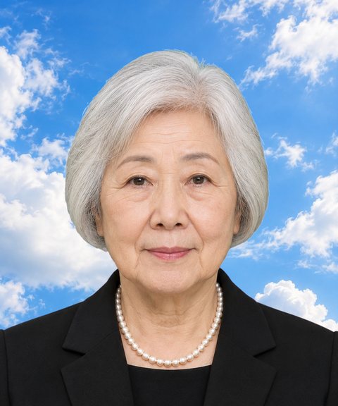背景を「青空」にした遺影の見本（架空の人物）